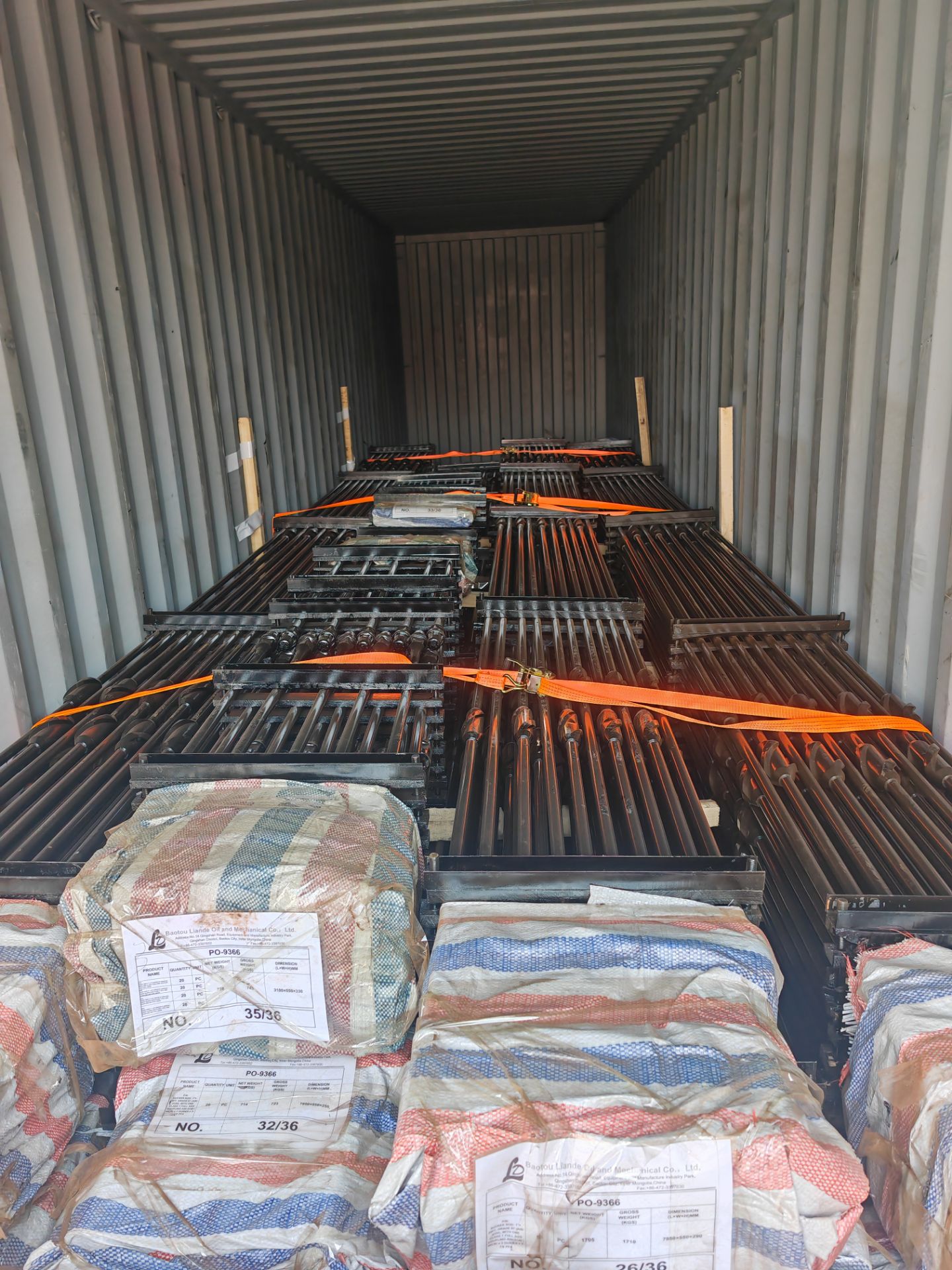 Loading into Container 1 - 副本.jpg